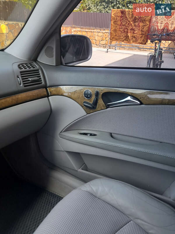 Седан Mercedes-Benz E-Class 2005 в Могилів-Подільському