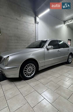 Седан Mercedes-Benz E-Class 2000 в Чорткові