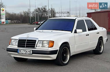 Седан Mercedes-Benz E-Class 1988 в Киеве