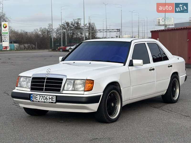 Седан Mercedes-Benz E-Class 1988 в Киеве