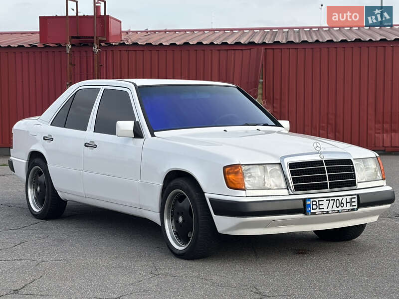 Седан Mercedes-Benz E-Class 1988 в Киеве