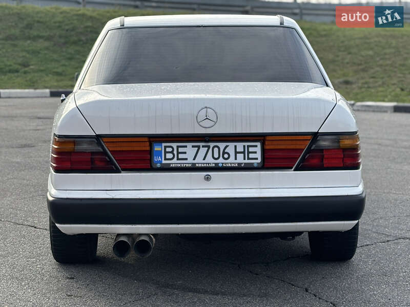 Седан Mercedes-Benz E-Class 1988 в Киеве