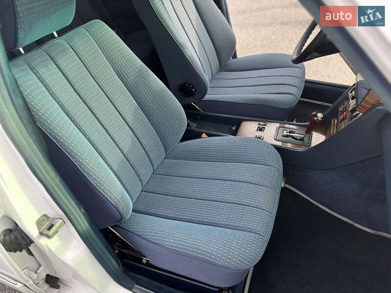 Седан Mercedes-Benz E-Class 1988 в Киеве