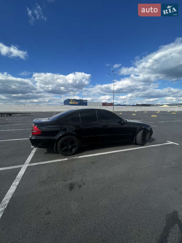 Седан Mercedes-Benz E-Class 2005 в Львові