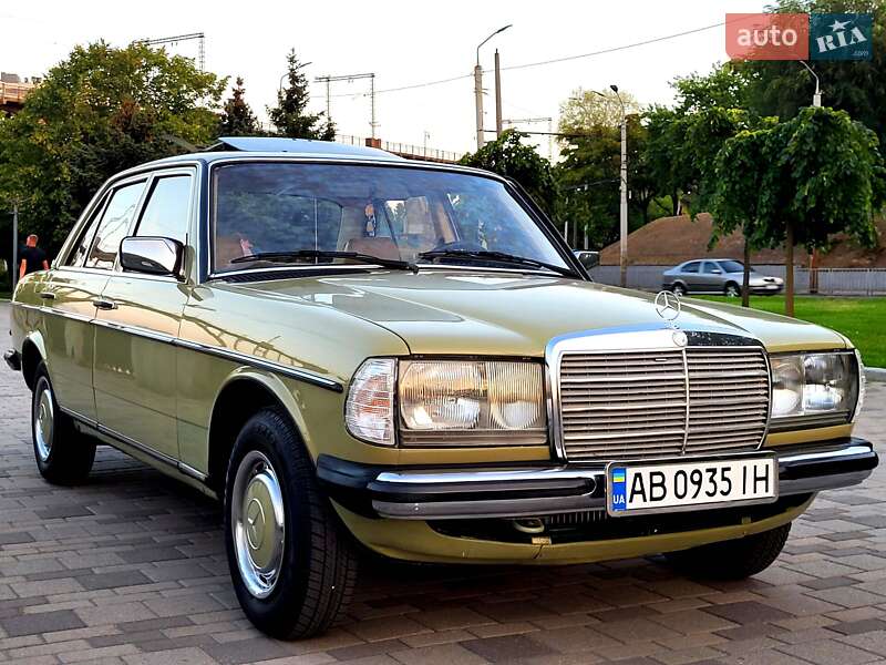Седан Mercedes-Benz E-Class 1983 в Днепре