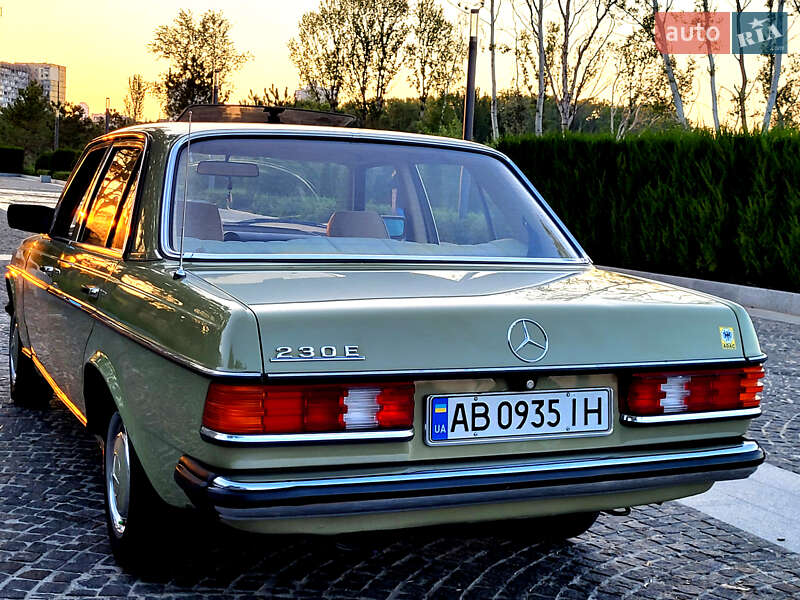 Седан Mercedes-Benz E-Class 1983 в Днепре