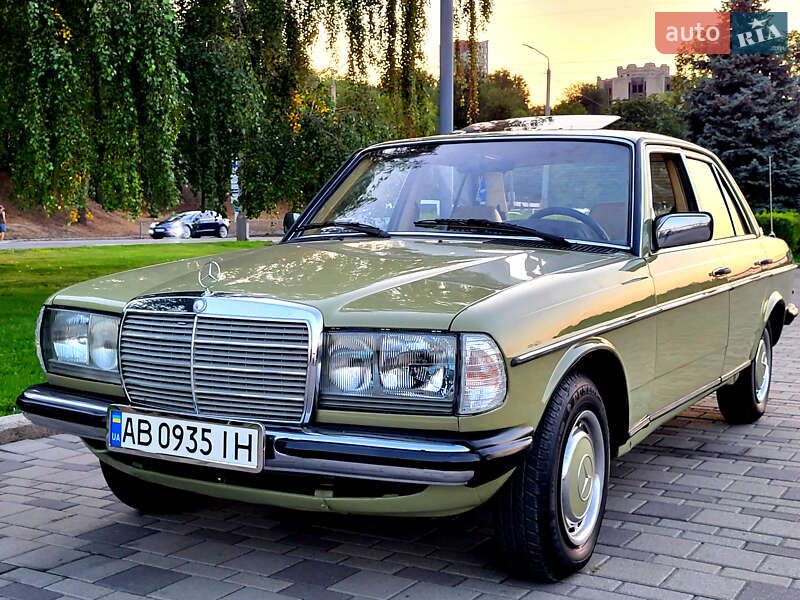 Седан Mercedes-Benz E-Class 1983 в Днепре