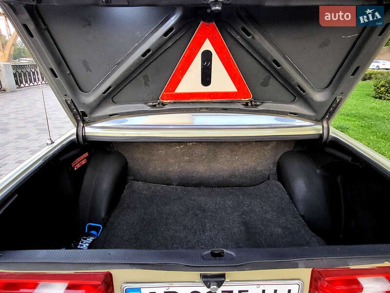 Седан Mercedes-Benz E-Class 1983 в Днепре