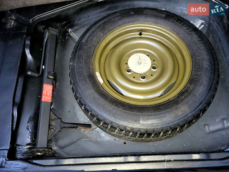 Седан Mercedes-Benz E-Class 1983 в Днепре