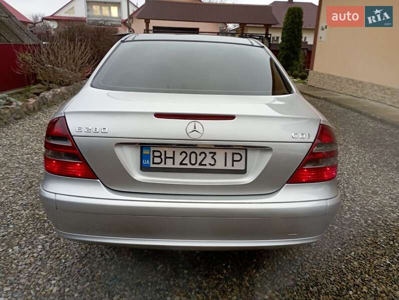 Седан Mercedes-Benz E-Class 2004 в Снятині