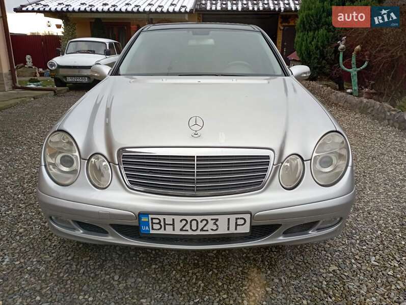 Седан Mercedes-Benz E-Class 2004 в Снятині