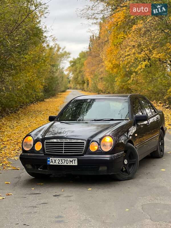 Седан Mercedes-Benz E-Class 1999 в Городку