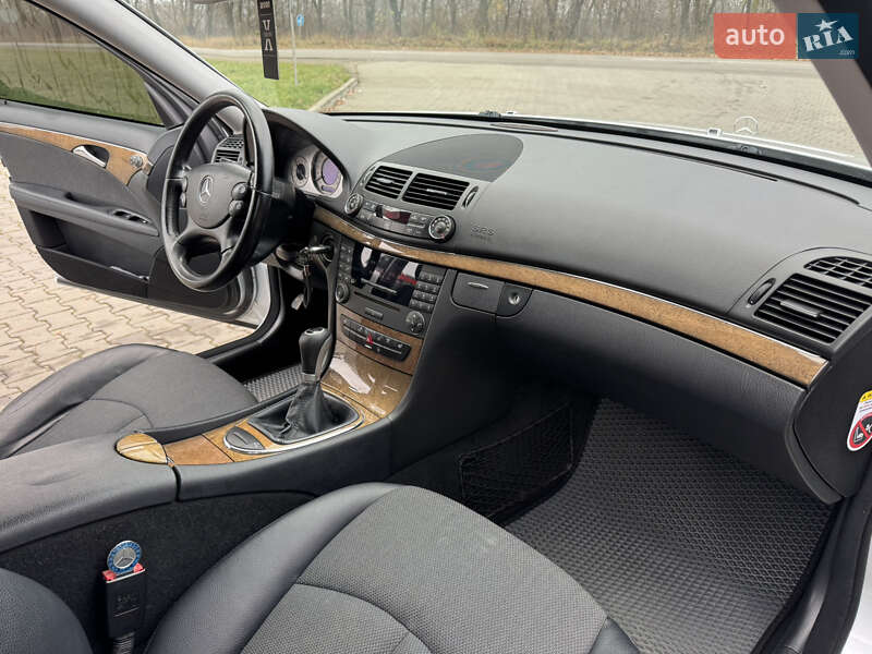 Седан Mercedes-Benz E-Class 2008 в Сторожинці