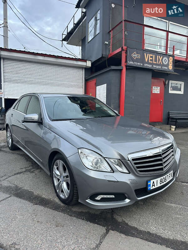 Седан Mercedes-Benz E-Class 2010 в Киеве