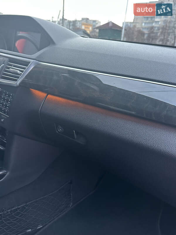 Седан Mercedes-Benz E-Class 2010 в Киеве