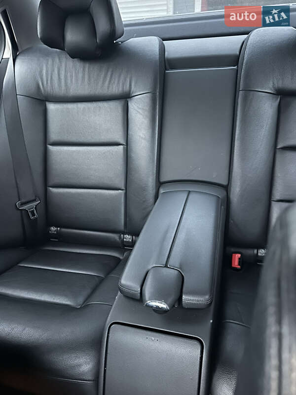 Седан Mercedes-Benz E-Class 2010 в Киеве