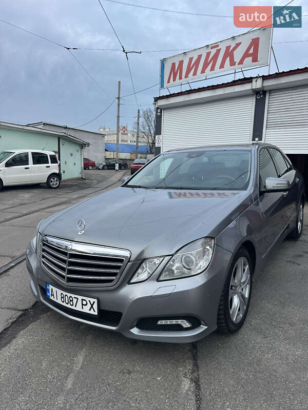 Седан Mercedes-Benz E-Class 2010 в Киеве