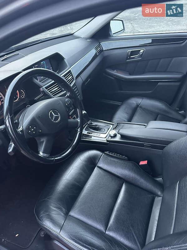Седан Mercedes-Benz E-Class 2010 в Киеве