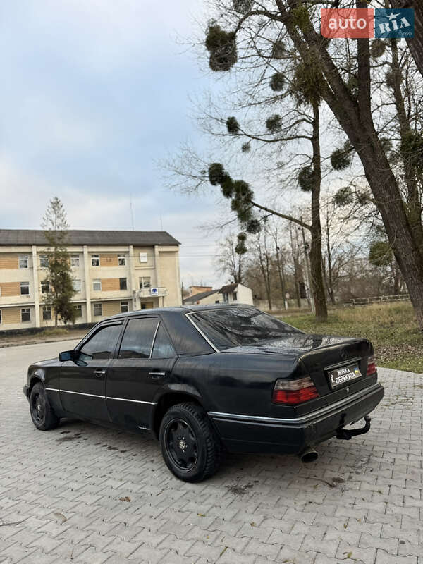 Седан Mercedes-Benz E-Class 1993 в Черновцах