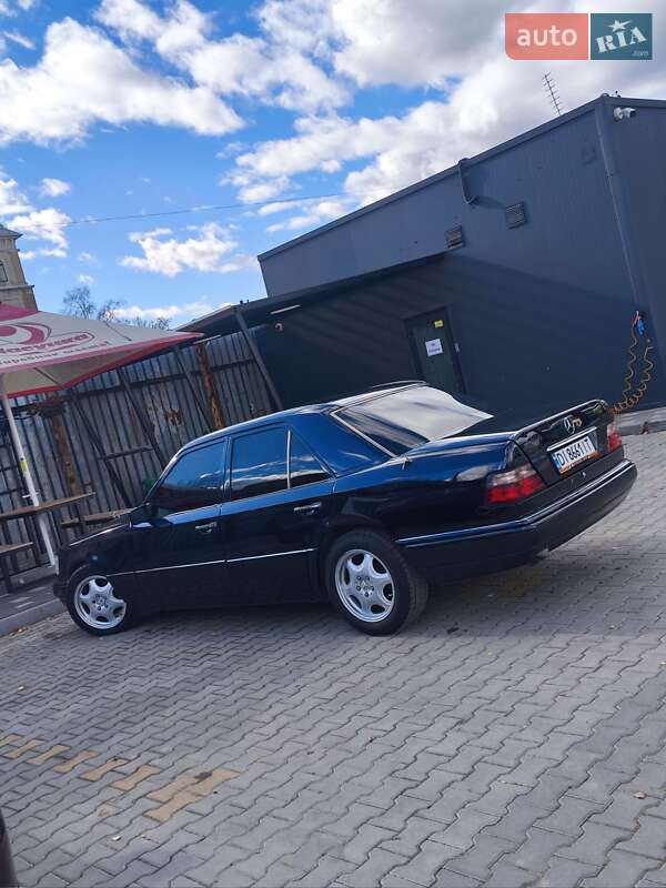 Седан Mercedes-Benz E-Class 1994 в Коломые