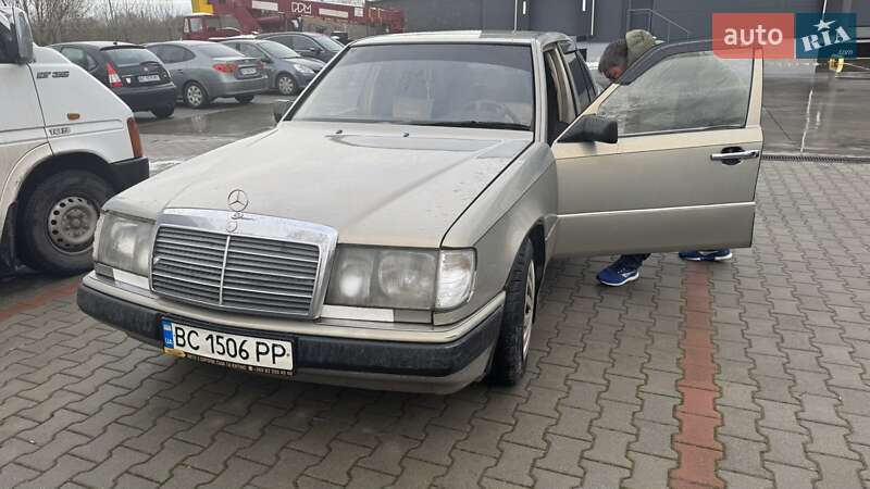 Седан Mercedes-Benz E-Class 1990 в Жовтанцях