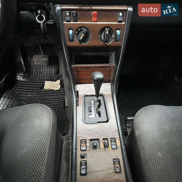 Седан Mercedes-Benz E-Class 1989 в Хмельницком