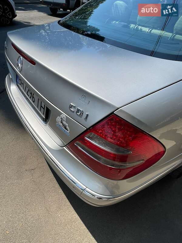 Седан Mercedes-Benz E-Class 2003 в Рені
