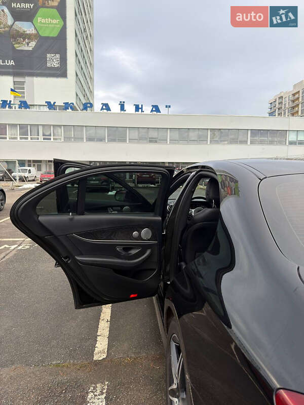 Седан Mercedes-Benz E-Class 2016 в Львові