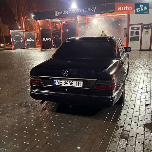 Седан Mercedes-Benz E-Class 1986 в Кривому Розі