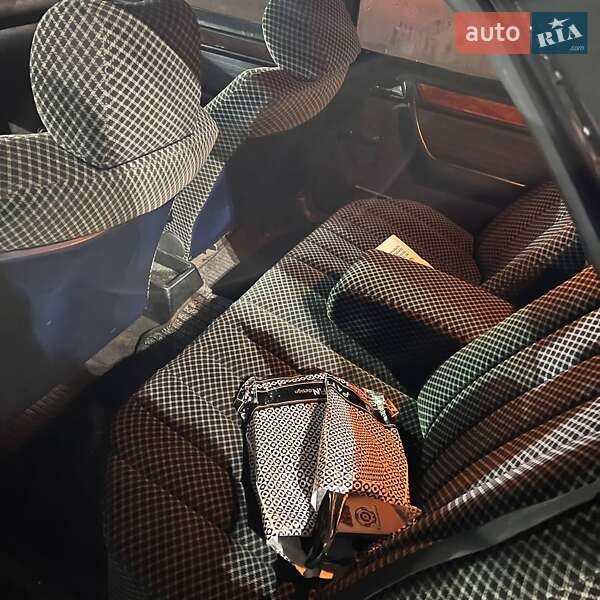 Седан Mercedes-Benz E-Class 1986 в Кривому Розі