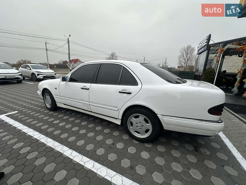 Седан Mercedes-Benz E-Class 1999 в Києві