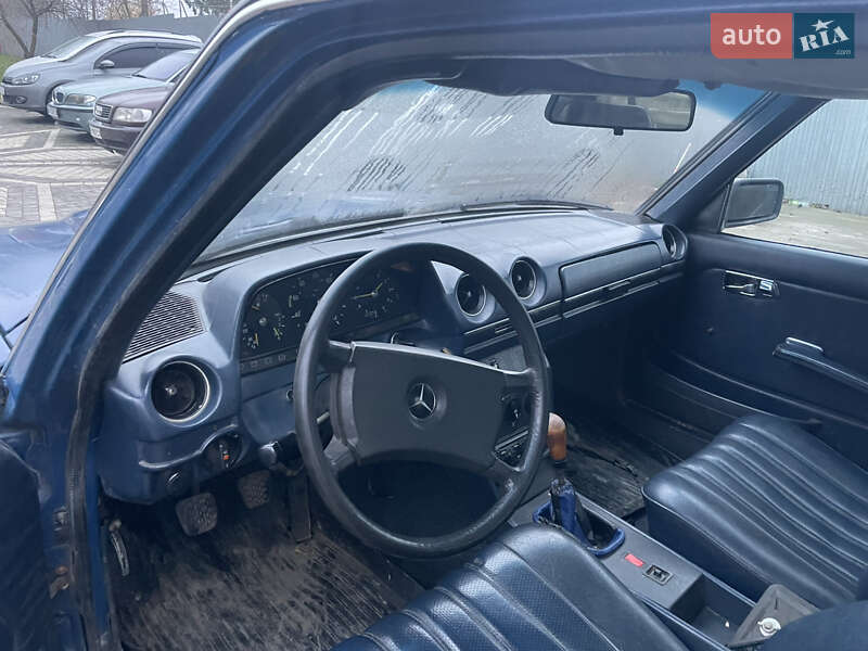 Mercedes-Benz E-Class 1983 Mercedes-Benz E-Class 1983