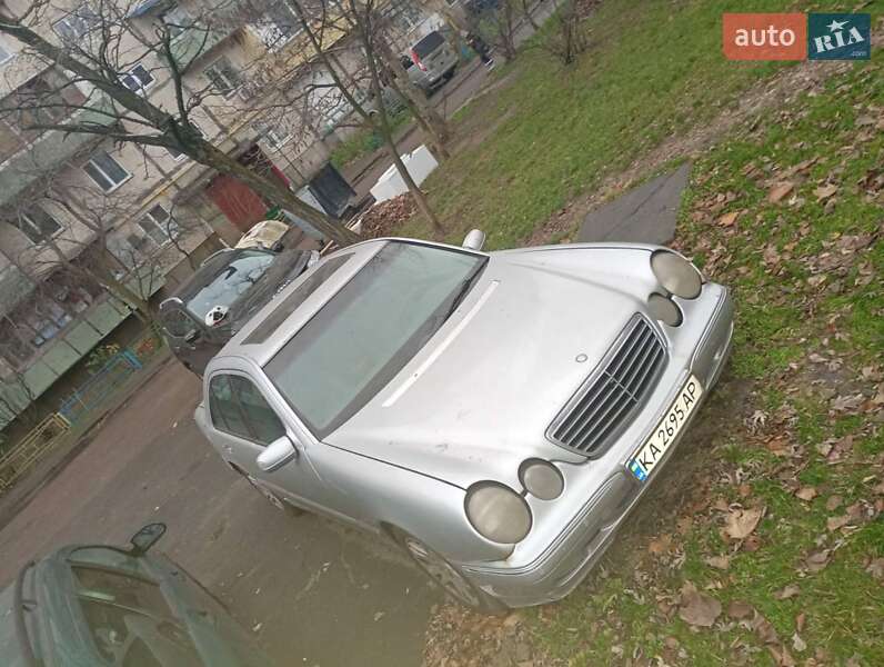 Седан Mercedes-Benz E-Class 2000 в Києві