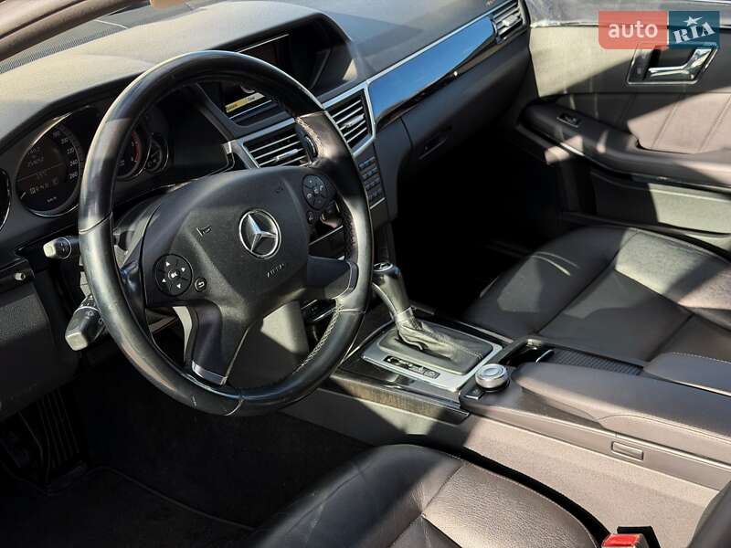 Седан Mercedes-Benz E-Class 2011 в Луцке