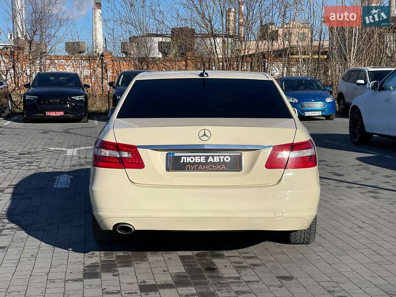 Седан Mercedes-Benz E-Class 2011 в Львове
