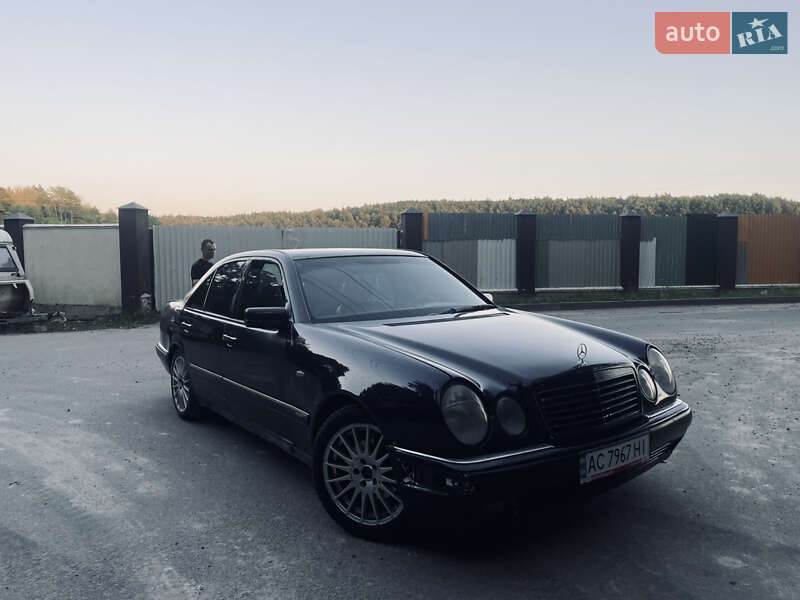 Седан Mercedes-Benz E-Class 1995 в Луцке фото Седан Mercedes-Benz E-Class 1995 в Луцке