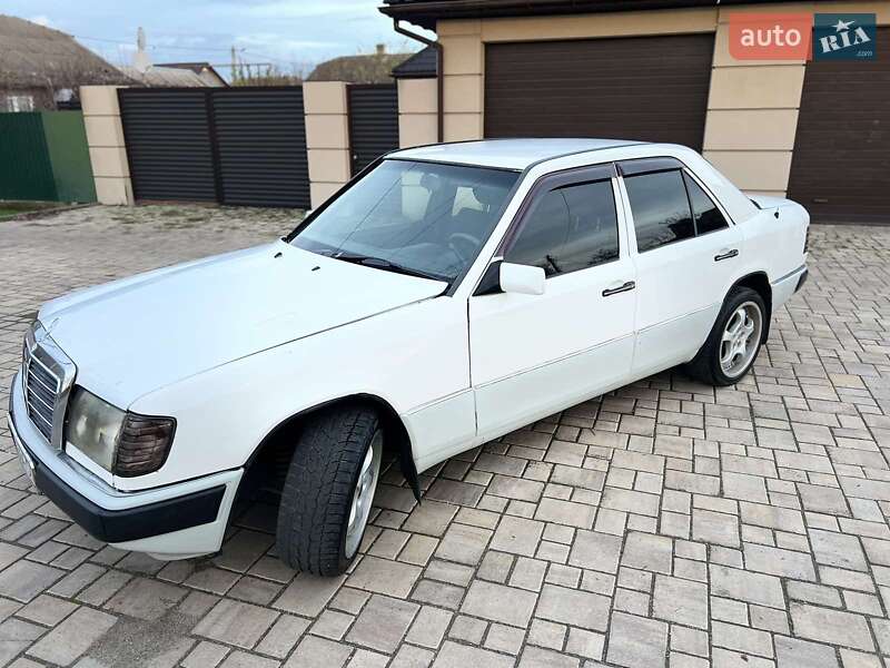 Седан Mercedes-Benz E-Class 1986 в Ізмаїлі