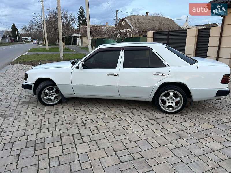 Седан Mercedes-Benz E-Class 1986 в Ізмаїлі