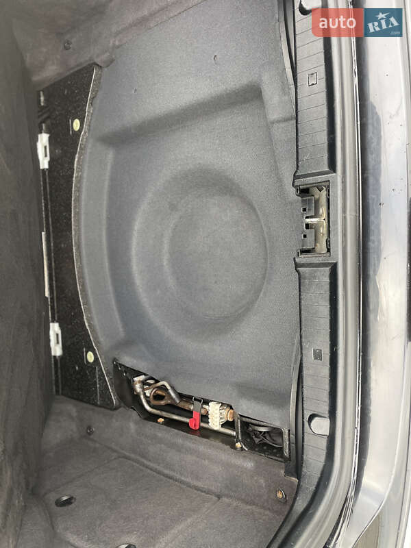 Седан Mercedes-Benz E-Class 2004 в Буську