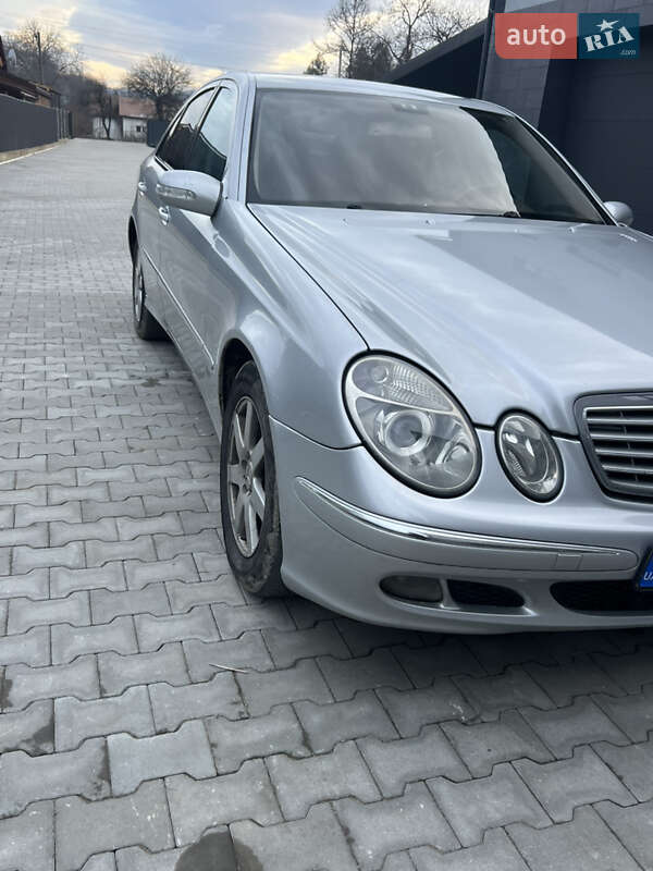 Седан Mercedes-Benz E-Class 2005 в Косове