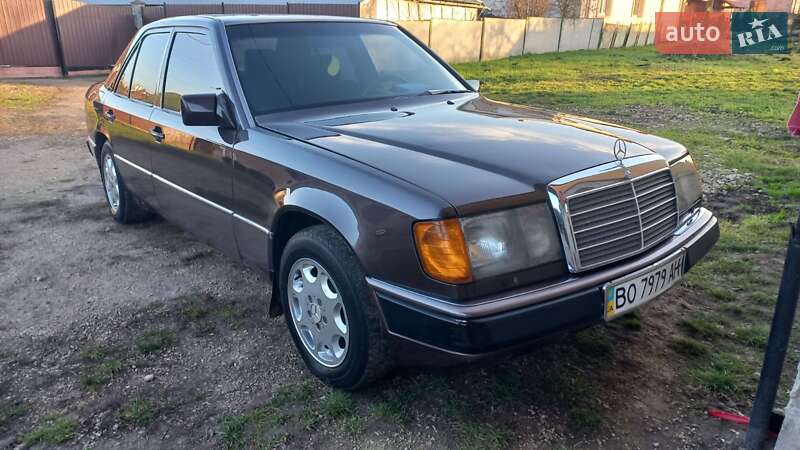 Mercedes-Benz E-Class 1992