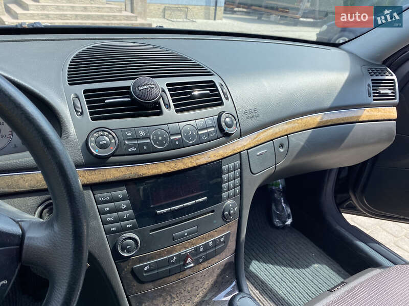 Седан Mercedes-Benz E-Class 2004 в Косове