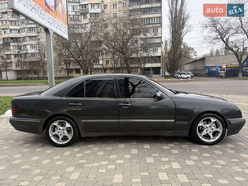 Седан Mercedes-Benz E-Class 2000 в Одессе
