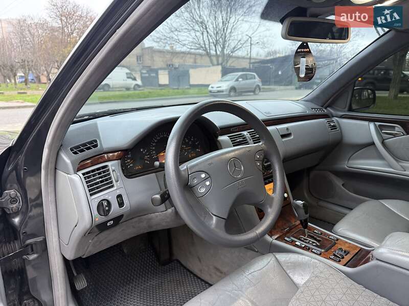 Седан Mercedes-Benz E-Class 2000 в Одессе