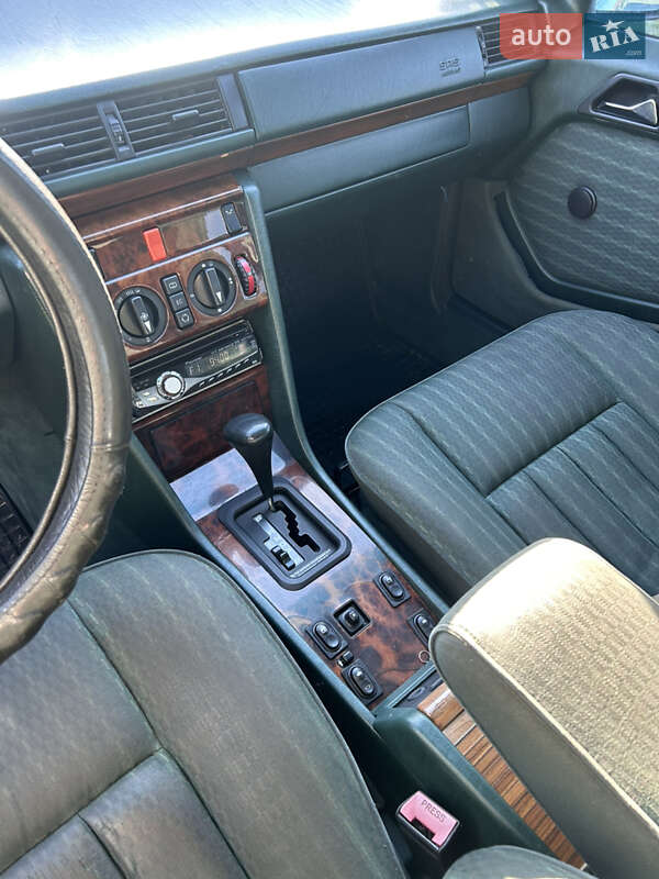 Седан Mercedes-Benz E-Class 1991 в Жовкві фото 7 Седан Mercedes-Benz E-Class 1991 в Жовкві