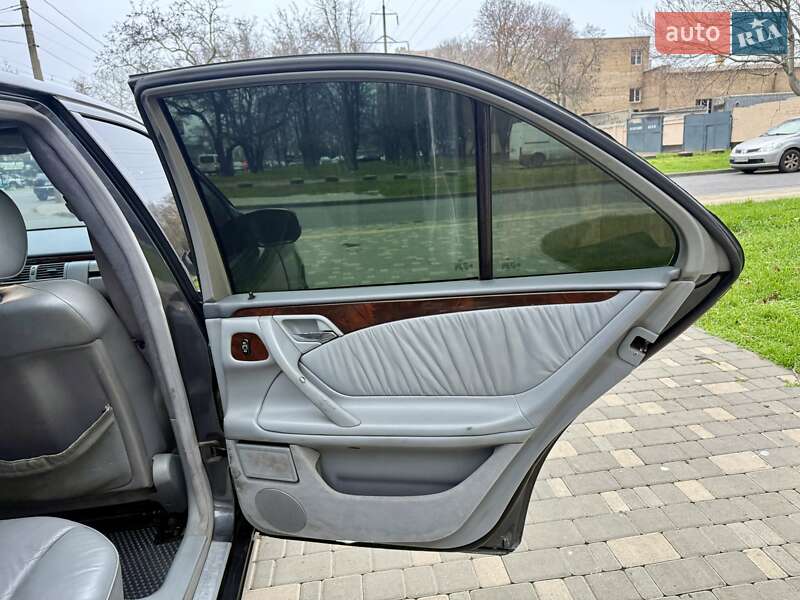 Седан Mercedes-Benz E-Class 2000 в Одессе