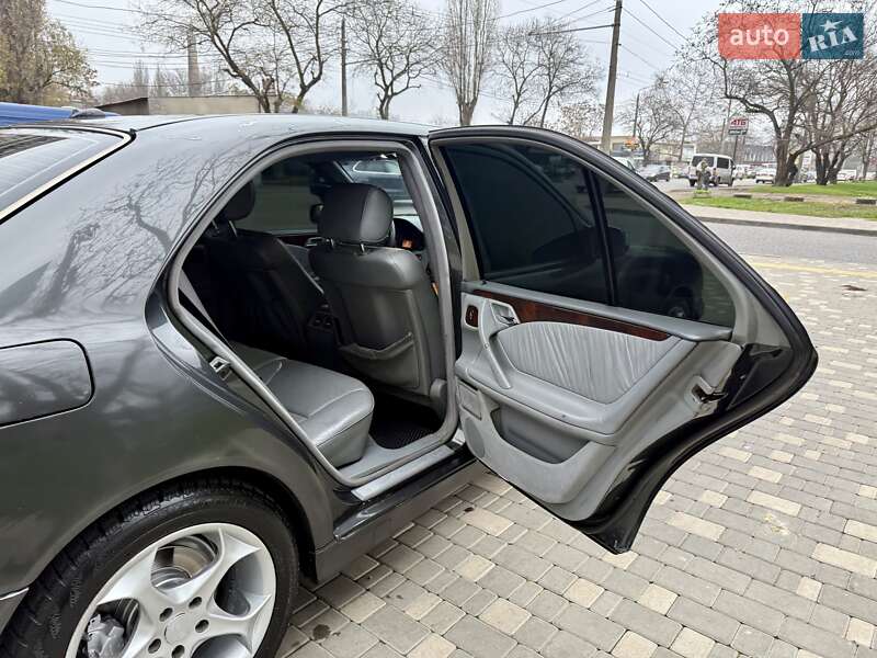 Седан Mercedes-Benz E-Class 2000 в Одессе