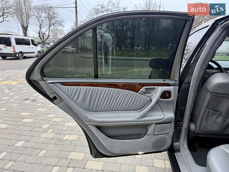 Седан Mercedes-Benz E-Class 2000 в Одессе