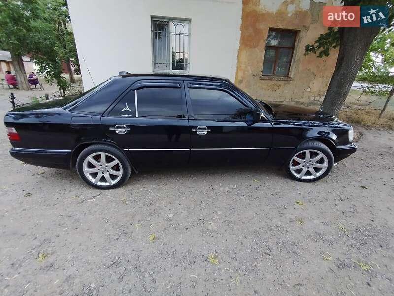 Седан Mercedes-Benz E-Class 1995 в Лиманском