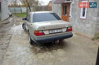 Седан Mercedes-Benz E-Class 1989 в Львове